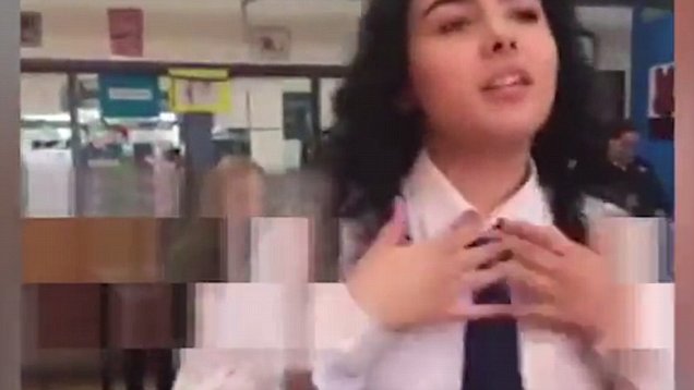 Schoolgirl took dress showed pussy